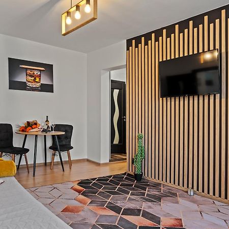 Apartament De Lux Drumul Taberei Bucharest Exterior photo